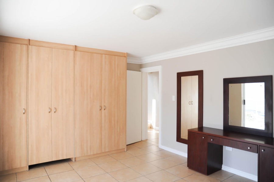 To Let 4 Bedroom Property for Rent in Calypso Beach Western Cape